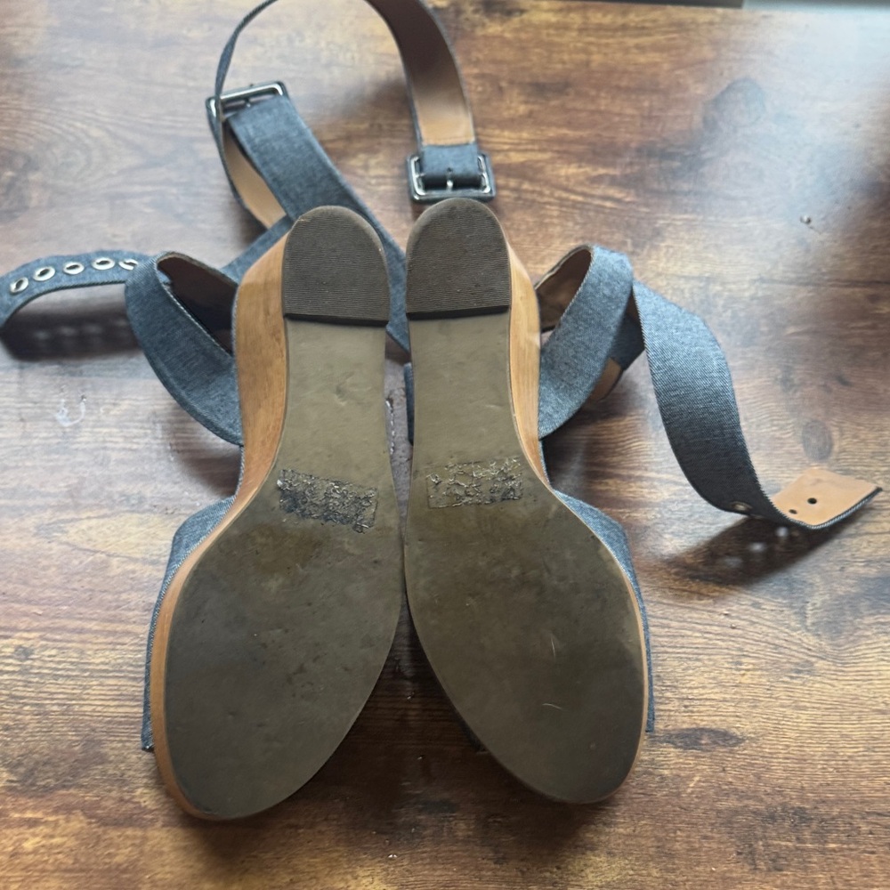 Gray Open-Toe Sandals - Picture 10 of 11